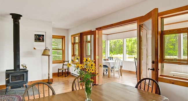 Salon avec foyer